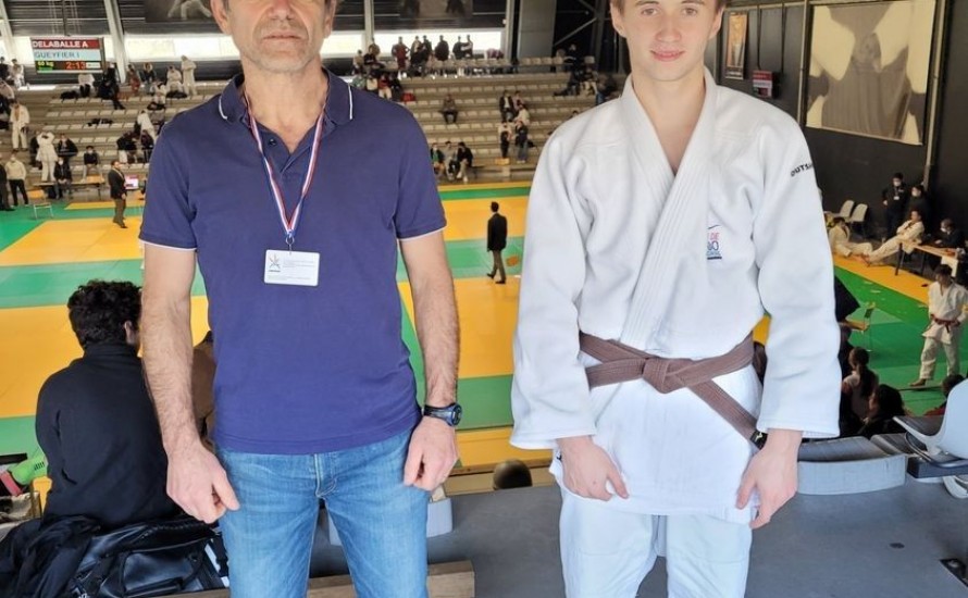Judo Hendaye, Julien se classe dans un tournoi national et obtient la ceinture noire!